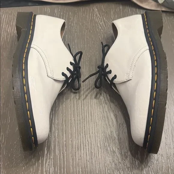 Dr. Martens White Patent Leather Glossy Lace-Up Shoes Oxfords Ladies Size 10 EUC